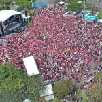 PT fez ato de campanha no Centro de Florianópolis reunindo milhares de apoiadores