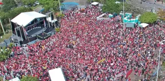PT fez ato de campanha no Centro de Florianópolis reunindo milhares de apoiadores