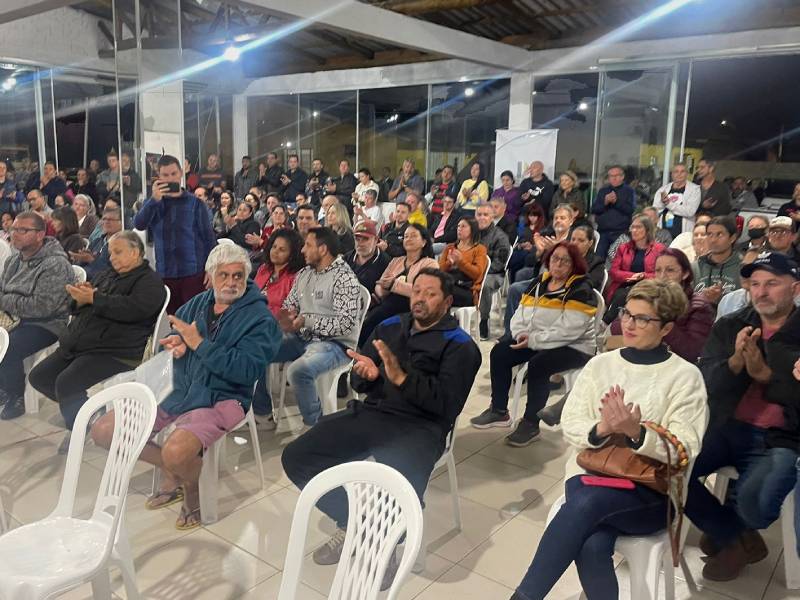 Lar Legal entrega de títulos de propriedade de imóveis para moradores do bairro Tapera