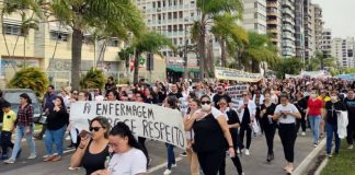 Cerca de 500 pessoas participaram do ato nesta sexta em Florianópolis