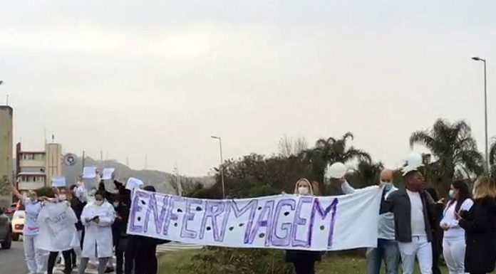 Profissionais de enfermagem protestam contra suspensão do piso salarial