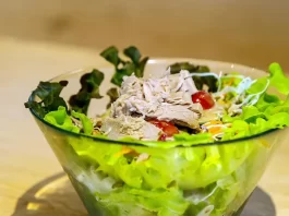 Como escolher um bom atum enlatado Receita de salada de atum com molho de iogurte