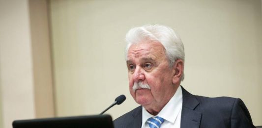 Sopelsa assume interinamente governo de SC Deputado Moacir Sopelsa, que pela primeira vez assumirá o cargo de governador de Santa Catarina