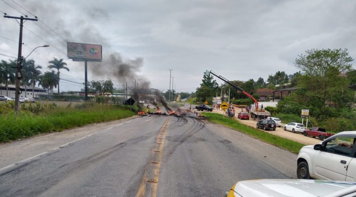 Santa Catarina tem dezenas de pontos bloqueados por manifestantes bolsonaristas