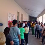 Eleitores enfrentam filas de 1h30 na Grande Florianópolis