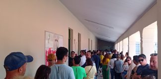 Eleitores enfrentam filas de 1h30 na Grande Florianópolis