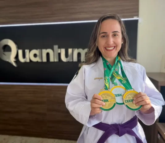 Karateca que vendia bolachas em sinaleira de SJ ganha patrocinío e vai à Itália Tamiris Drumond