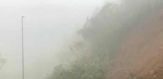 Serra do Corvo Branco é aberta durante o dia em alternativa à Rio do Rastro Dois deslizamentos de terra ocorreram na Serra do Rio do Rastro