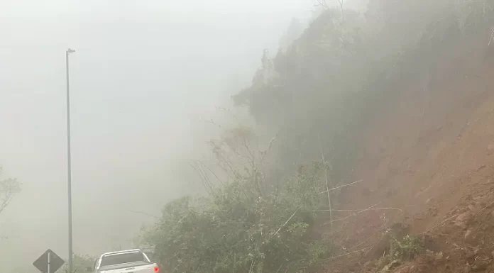 Dois deslizamentos de terra ocorreram na Serra do Rio do Rastro