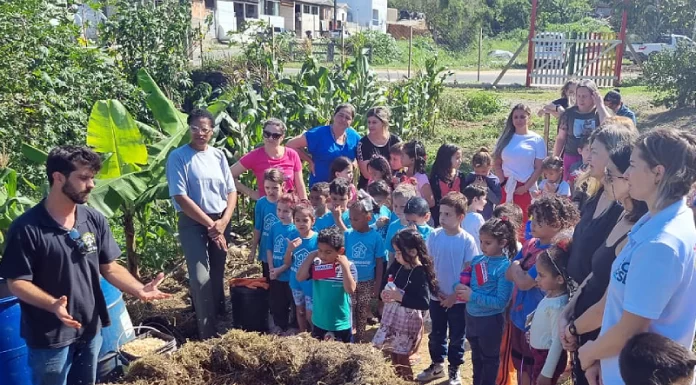 crianças da rede municipal aprendem sobre compostagem