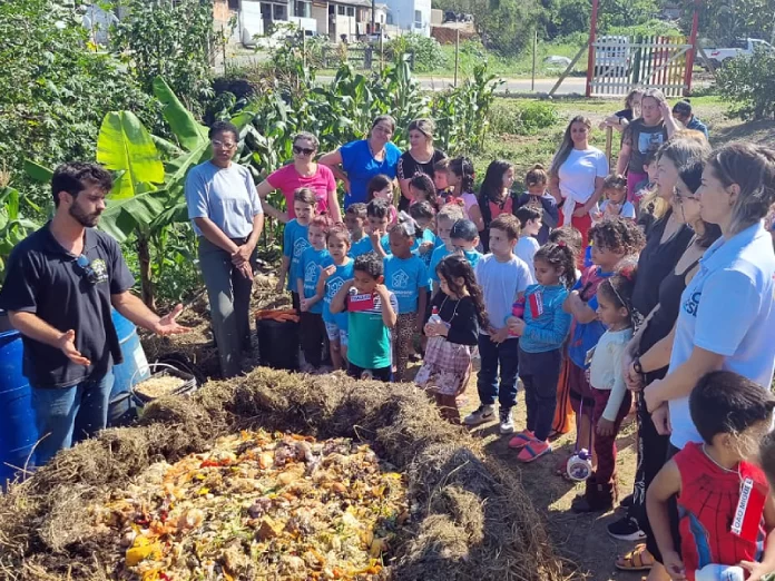 crianças da rede municipal aprendem sobre compostagem crianças da rede municipal aprendem sobre compostagem