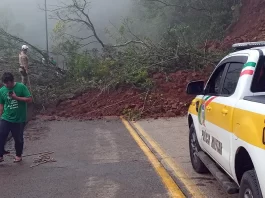 Sobe o número de rodovias interditadas em SC Trânsito na Serra do Rio do Rastro está totalmente interditado pelo deslizamento
