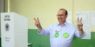 Jorginho Mello é eleito governador de Santa Catarina