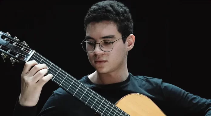 Apresentação do Concerto Solo de Violão, com Matheus Ng