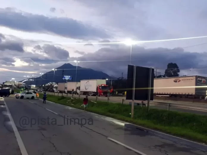 Pontos bloqueados em estradas em Santa Catarina