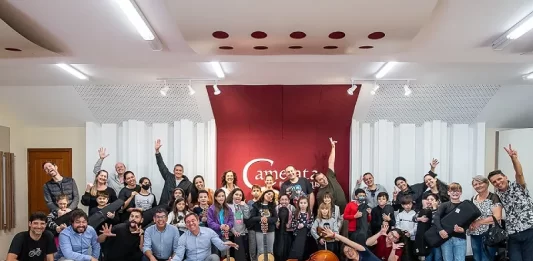 Estudantes de escolas públicas começam as aulas da orquestra infantil da Camerata Aulas de orquestra com a Camerata Florianópolis