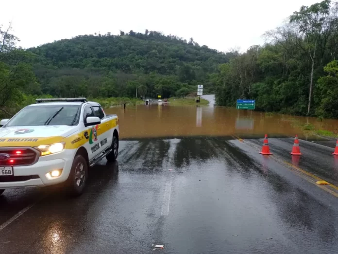 Rodovia SC-453 tem interdição total