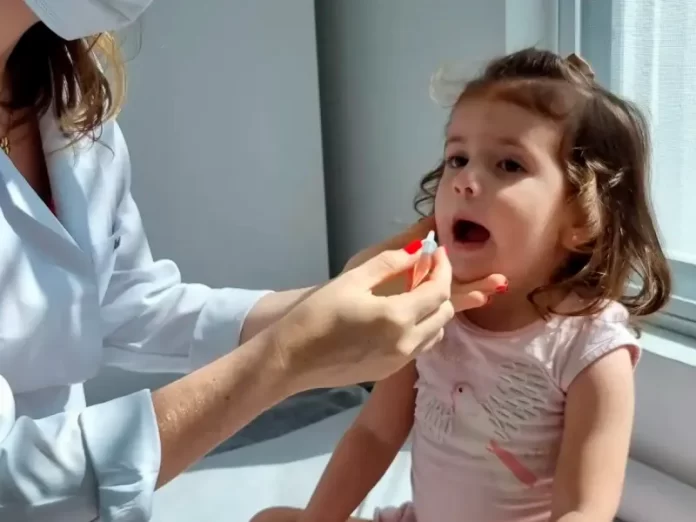 Pais e responsáveis podem levar suas crianças com até 5 anos para receber imunizante em qualquer Unidade Básica de Saúde