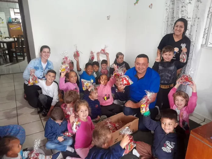 Vereador Jandir entrega Brinquedos para crianças em São José