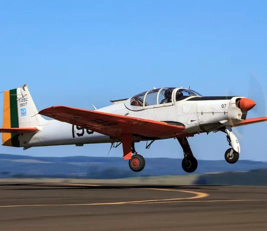 Bombeiros procuram por avião da FAB desaparecido do radar em Tijucas