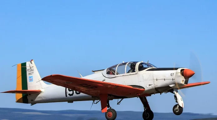 Bombeiros procuram por avião da FAB desaparecido do radar em Tijucas