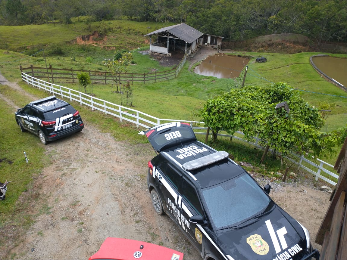 Polícia interrompe encontro de neonazistas na Grande Florianópolis