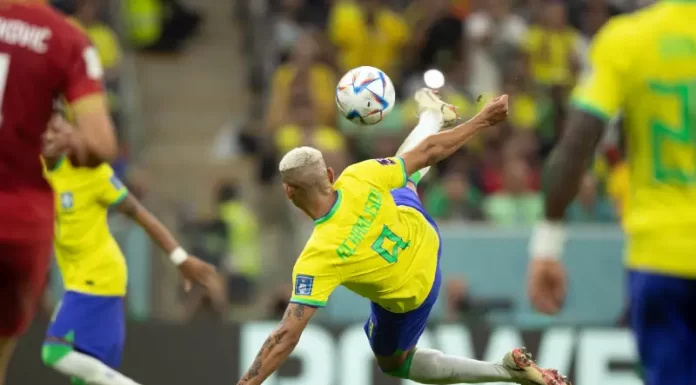 Com dois gols de Richarlison, Brasil estreia com vitória sobre a Sérvia