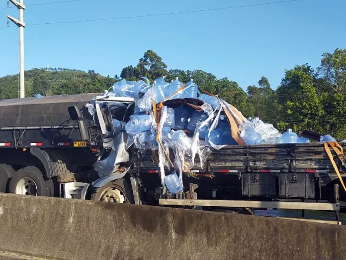 Caminhoneiro morre em acidente em bloqueio no sul do estado