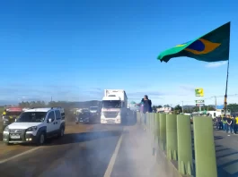 Manifestantes tentaram bloquear 5 pontos de rodovias em SC pontos desbloqueados em BRs
