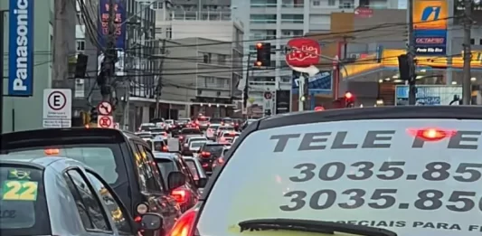 Rodovias federais são liberadas; grupo segue protestando no Estreito Protesto no Estreito provoca congestionamento no bairro