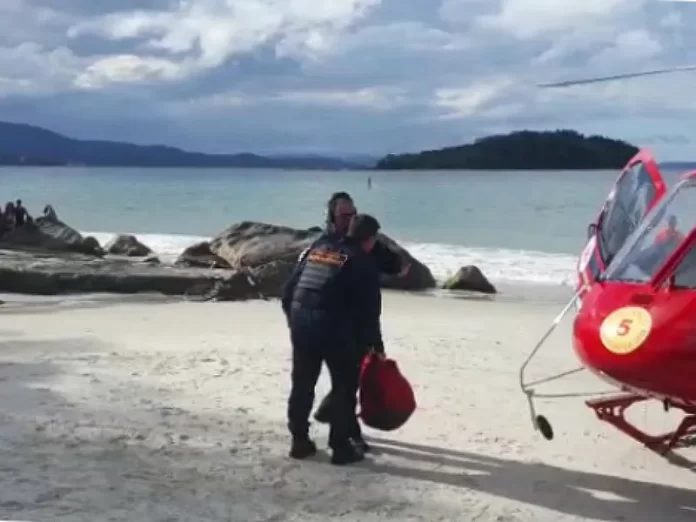 Homem que caiu e bateu a cabeça no costão de Canasveiras é resgatado