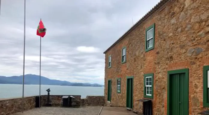 Fortaleza de São José da Ponta Grossa é entregue restaurada em Florianópolis