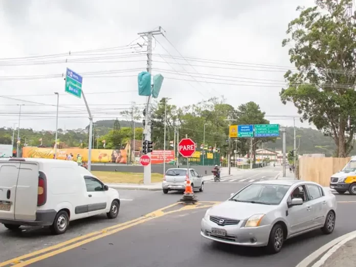 semaforo br-101 rocado sj Marginal da BR-101 ganha novo sistema de semáforos