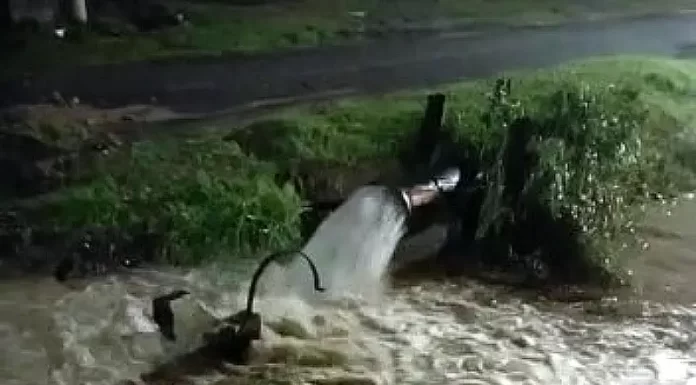 Adutora de 700mm rompida na Grande Florianópolis