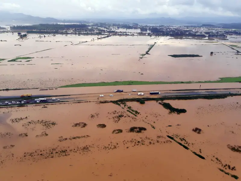 Alagamento na BR-101 em Tijucas