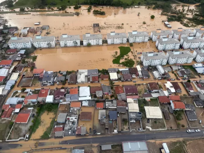 Bairro Guarda do Cubatão, em Palhoça, ficou completamente alagado