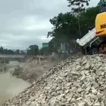 Trabalho de recuperação da margem da BR-282 junto ao Rio Cubatão