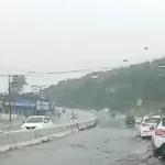 No viaduto da Vargem Pequena na SC-401 há acúmulo de água na pista principal