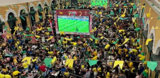 Jogo do Brasil no Mercado Público de Florianópolis