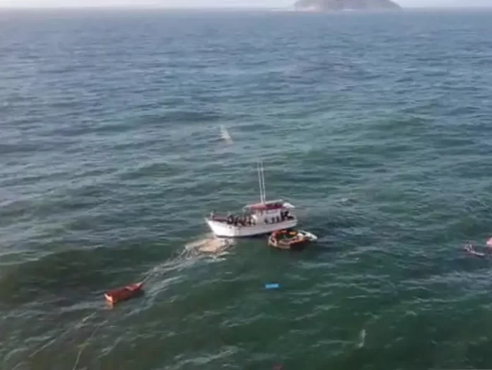 Embarcação naufragou no Pântano do Sul