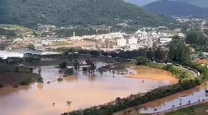 Trecho da BR-282 interditado em Santo Amaro da Imperatriz