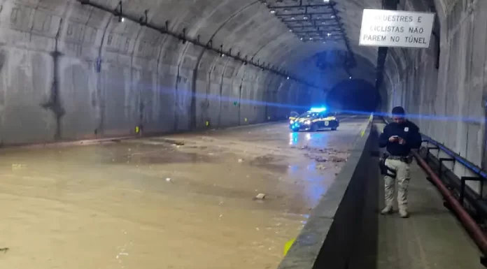 Túnel do Morro do Boi alaga após enxurrada