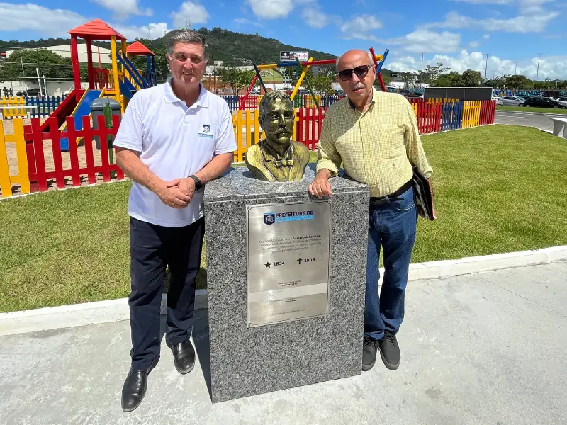 homenagem ao jornalista Gustavo de Lacerda