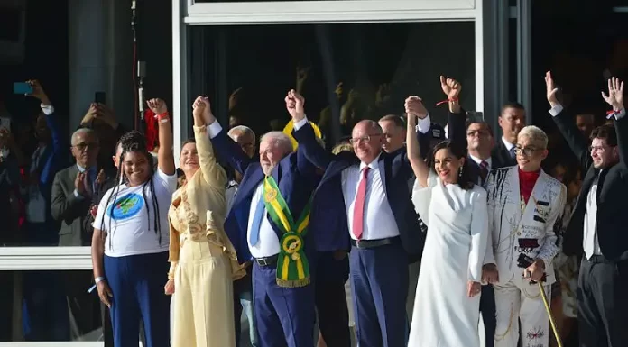 Lula como a faixa presidencial
