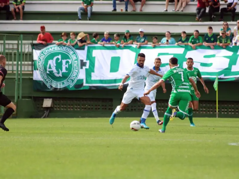 Chapecoense vence Avaí na abertura do Catarinense 2023