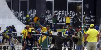 Manifestantes invadem Congresso, Planalto e STF