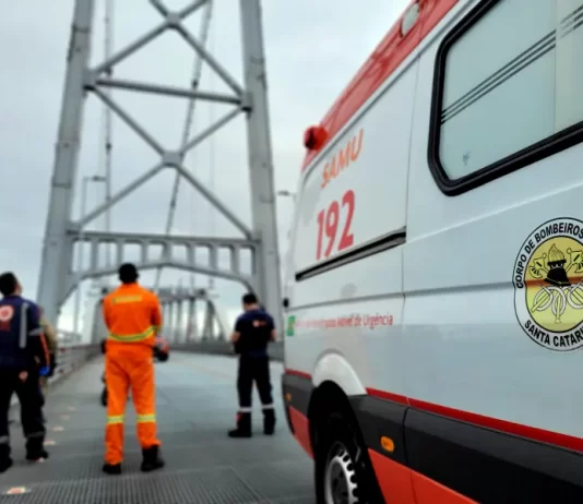 Homem em surto é resgatado na Ponte Hercílio Luz