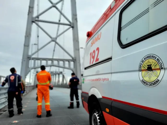 Homem em surto é resgatado na Ponte Hercílio Luz