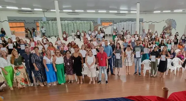 Prefeito de São José dá posse a 100 novos servidores da educação