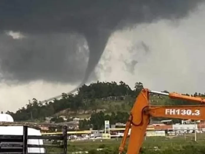 Defesa Civil confirma a passagem de um tornado no Sul de Santa Catarina